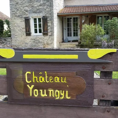 بيت للعطل Chateau Yiongy *